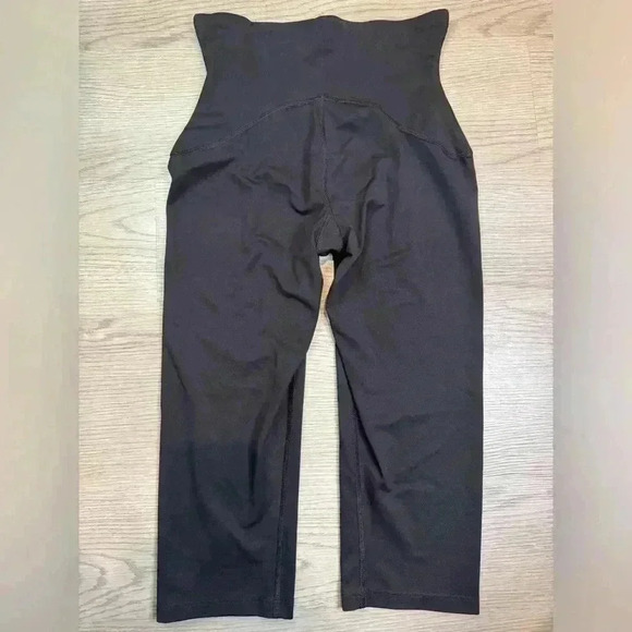 SPANX Active Knee-Length Black Leggings SizeS. - Picture 3 of 5